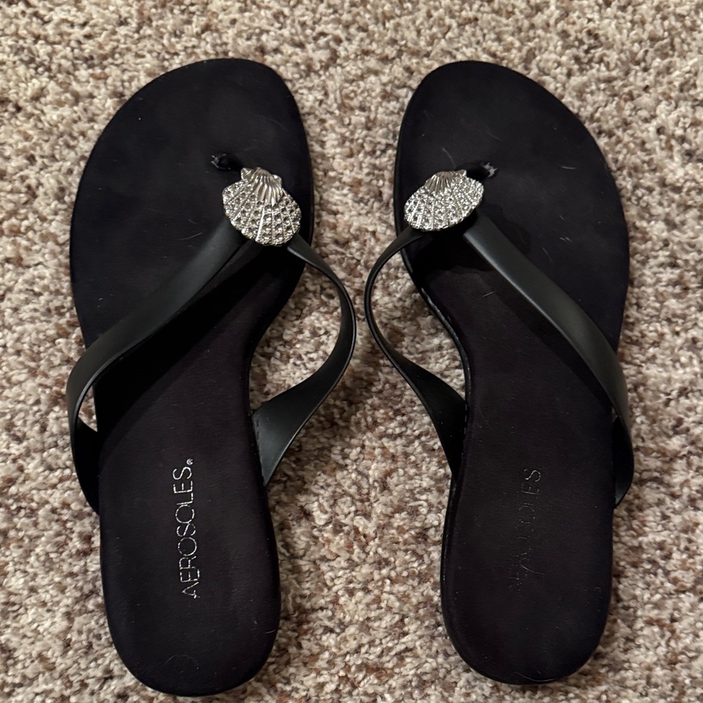 AEROSOLES Black Sandals with Silver Shell Accents Size 8 1/2